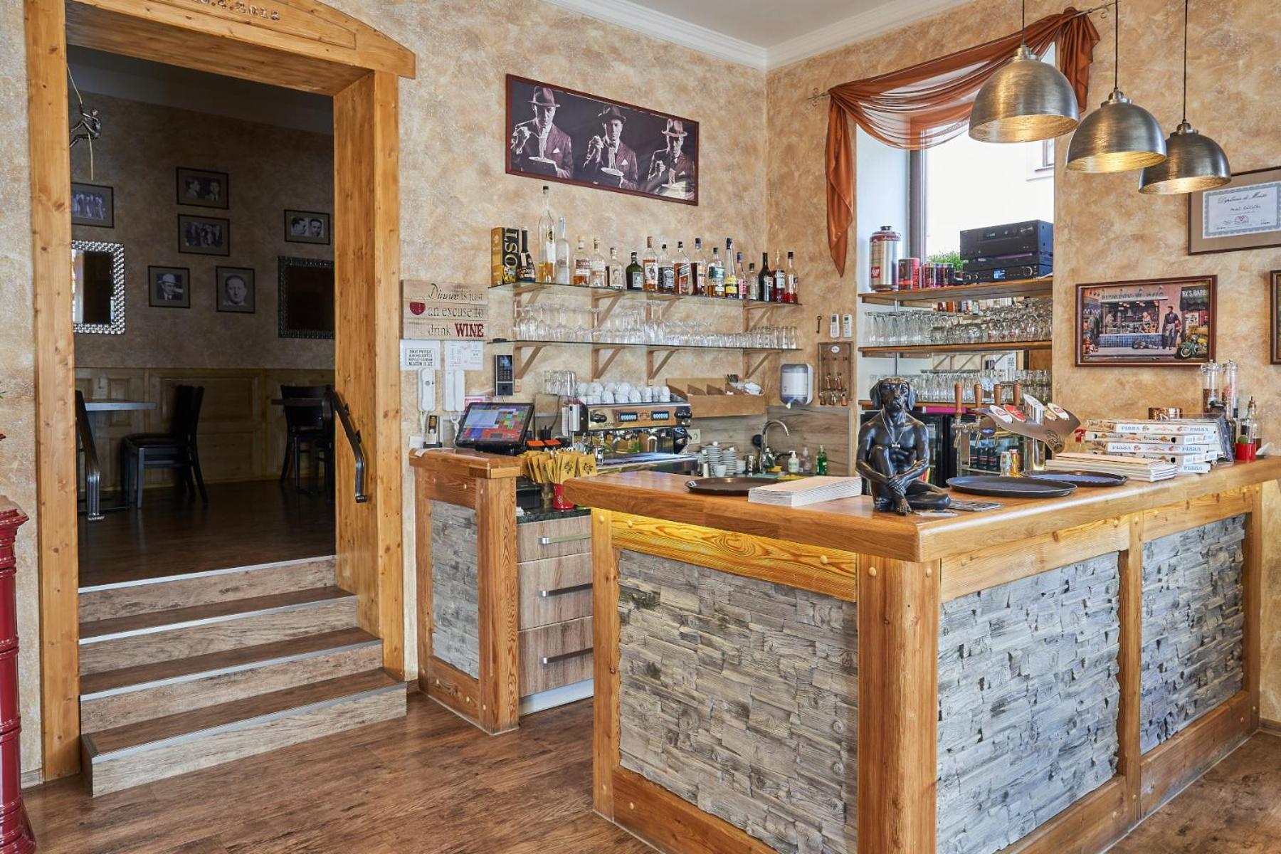 Pension Ulrika - Ubytovani Pod Hradem Локет Екстериор снимка